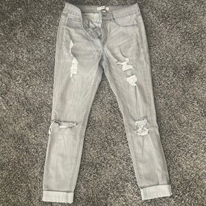 Refuge grey jeans 3/4 size 6 women’s pre ripped look